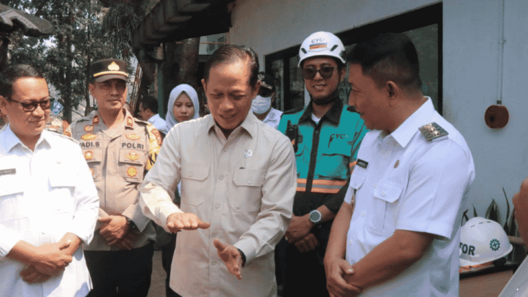 Tinjau RDF Cimenteng Sukabumi, Wamenko Bidang Pangan Dorong Pemilahan Sampah Dimulai dari Rumah Tangga