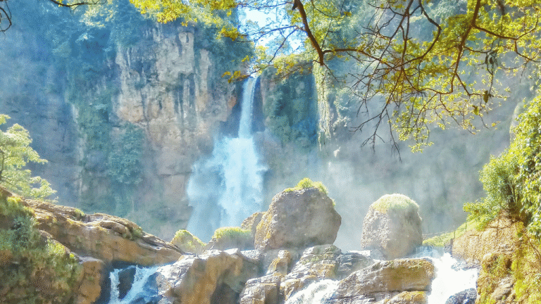Pesona Curug Cimarinjung Sukabumi, Air Terjun Megah dengan Lanskap Tebing Batuan