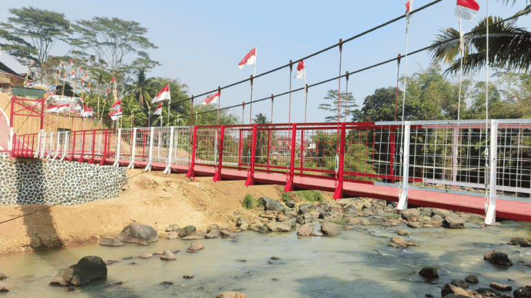 Perkuat Infrastruktur dan Konektivitas Warga, Jembatan Garuda Ariadipa di Kebonpedes Sukabumi Diresmikan