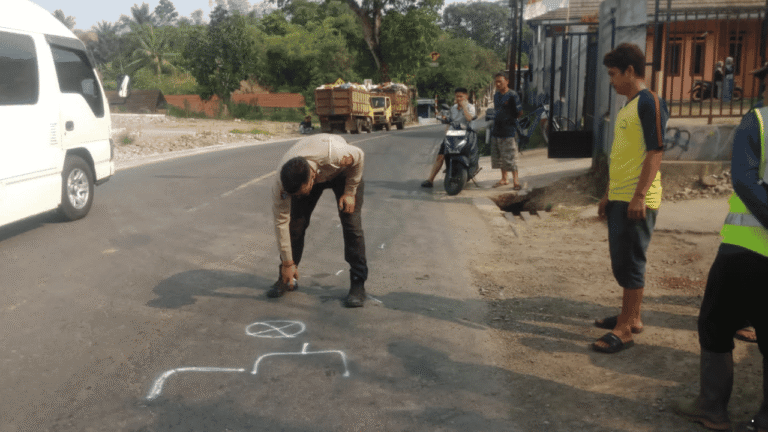Pemotor Tewas usai Terlibat Kecelakaan Maut dengan Pickup Pengangkut Sampah di Cikembar Sukabumi, Polisi Ungkap Kronologinya