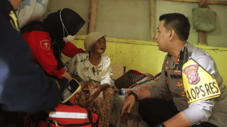 Hidup Sebatang Kara, Ma Yani Bertahan dari Kepedulian Tetangga di Cisolok Sukabumi