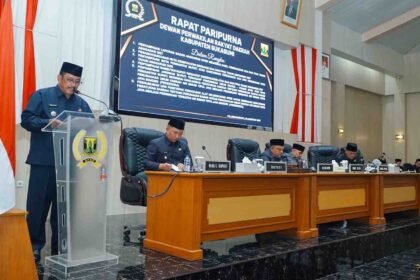 DPRD bersama Bupati Sukabumi saat paripurna terkait perubahan badan hukum Perumda Air Minum Tirta Jaya Mandiri menjadi Perseroan Daerah (Perseroda).