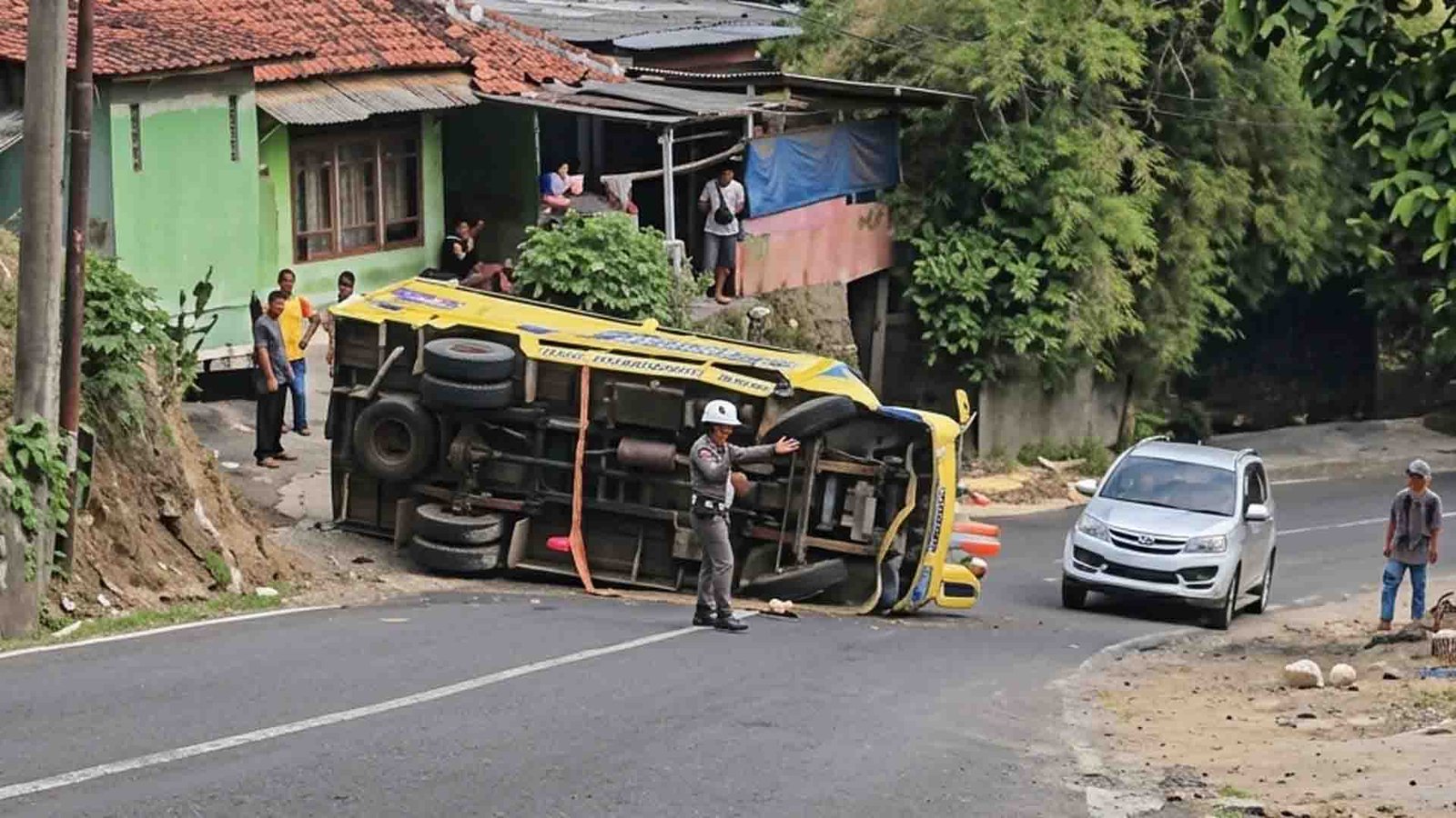 Truk Terguling