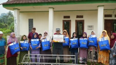 DKM Nurul Huda, Kampung Pasirmuncang, Desa Sagaranten, menerima bantuan dari LAZISMU JabarFoto: Ist