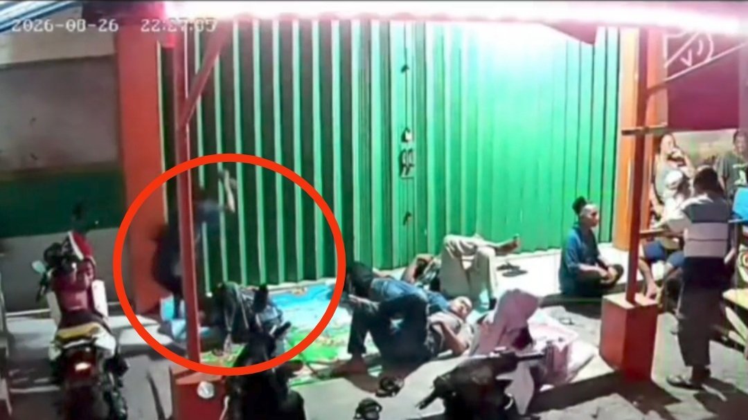 penusukan di dermaga palabuhanratu CCTV