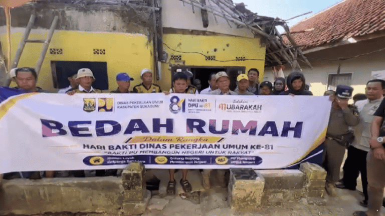 Bakti PU ke-81, Dinas PU Sukabumi Bantu Bedah Rumah Warga Tidak Layak Huni di Surade