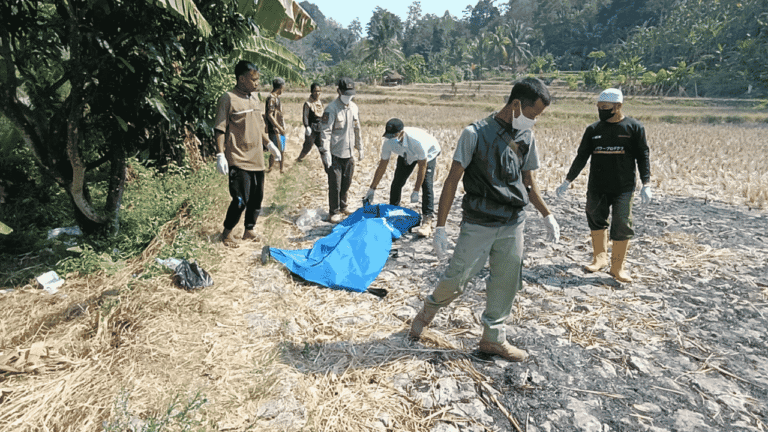 Geger! Jenazah Perempuan Tanpa Identitas Ditemukan di Pinggir Sungai Cibareno Cisolok Sukabumi
