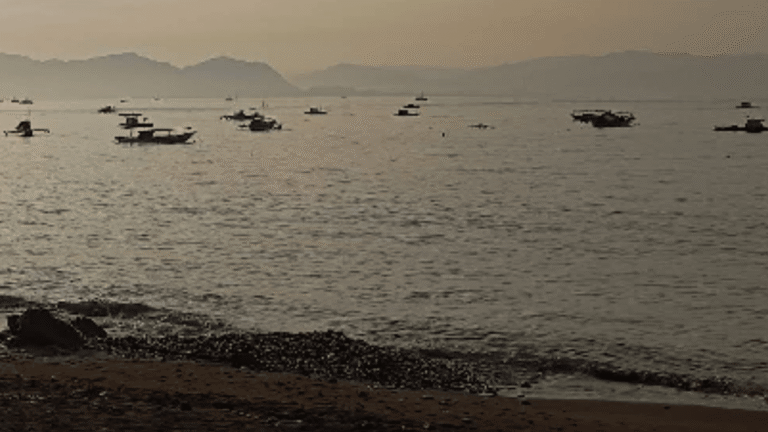 Pantai Cikembang Sukabumi Tawarkan Suasana Tenang, Hamparan Pasir Luas hingga Sunset Memikat