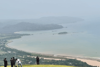 Menikmati Panorama Geopark Ciletuh hingga Laut Lepas dari Puncak Aher Sukabumi