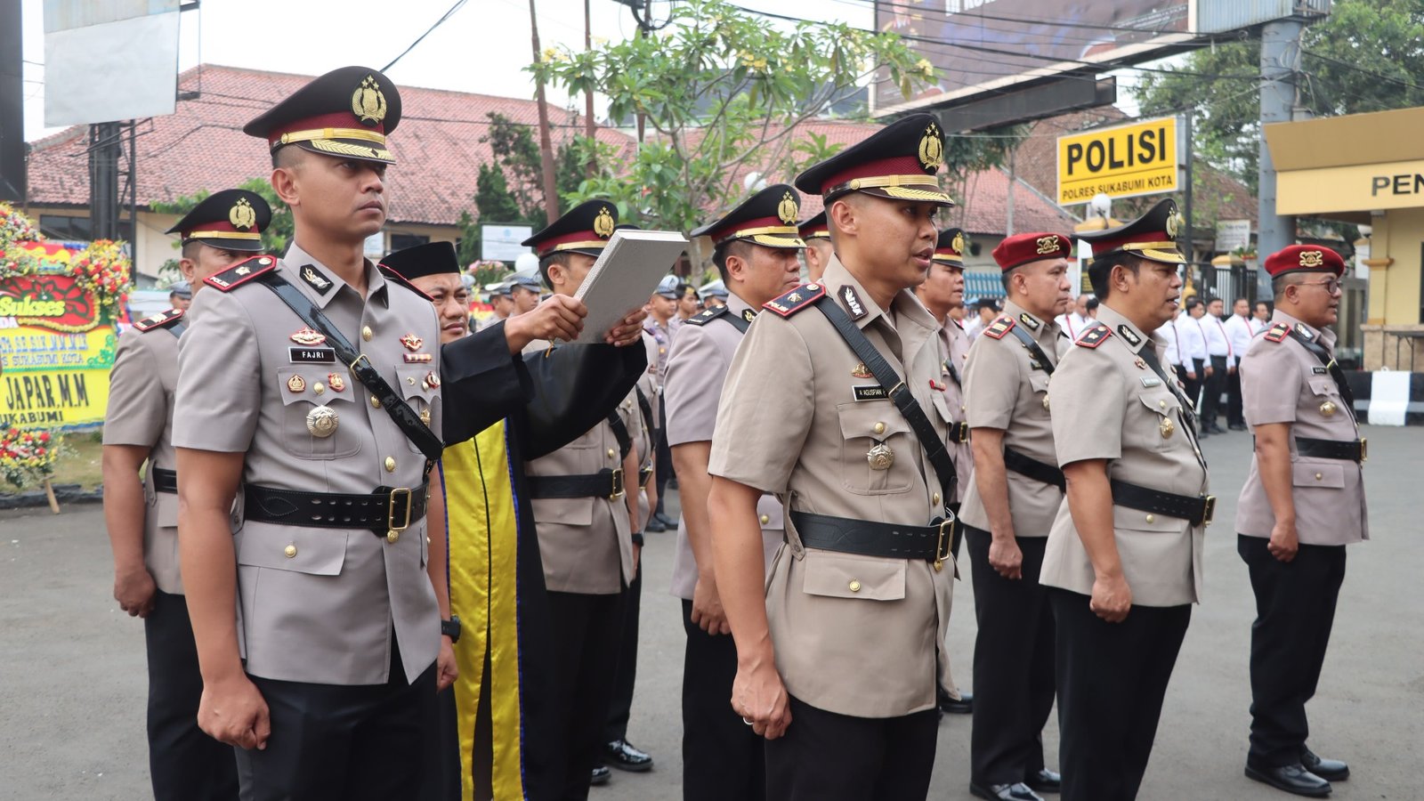 Sejumlah jabatan strategis Polres Sukabumi Kota berganti, termasuk Wakapolres, Kasat Narkoba, dan 4 Kapolsek.
