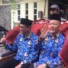 Okih Fajri, Camat Cisolok (Kanan) saat menjajal becak listrik bantuan Prabowo di Setda Palabuhanratu Kabupaten Sukabumi