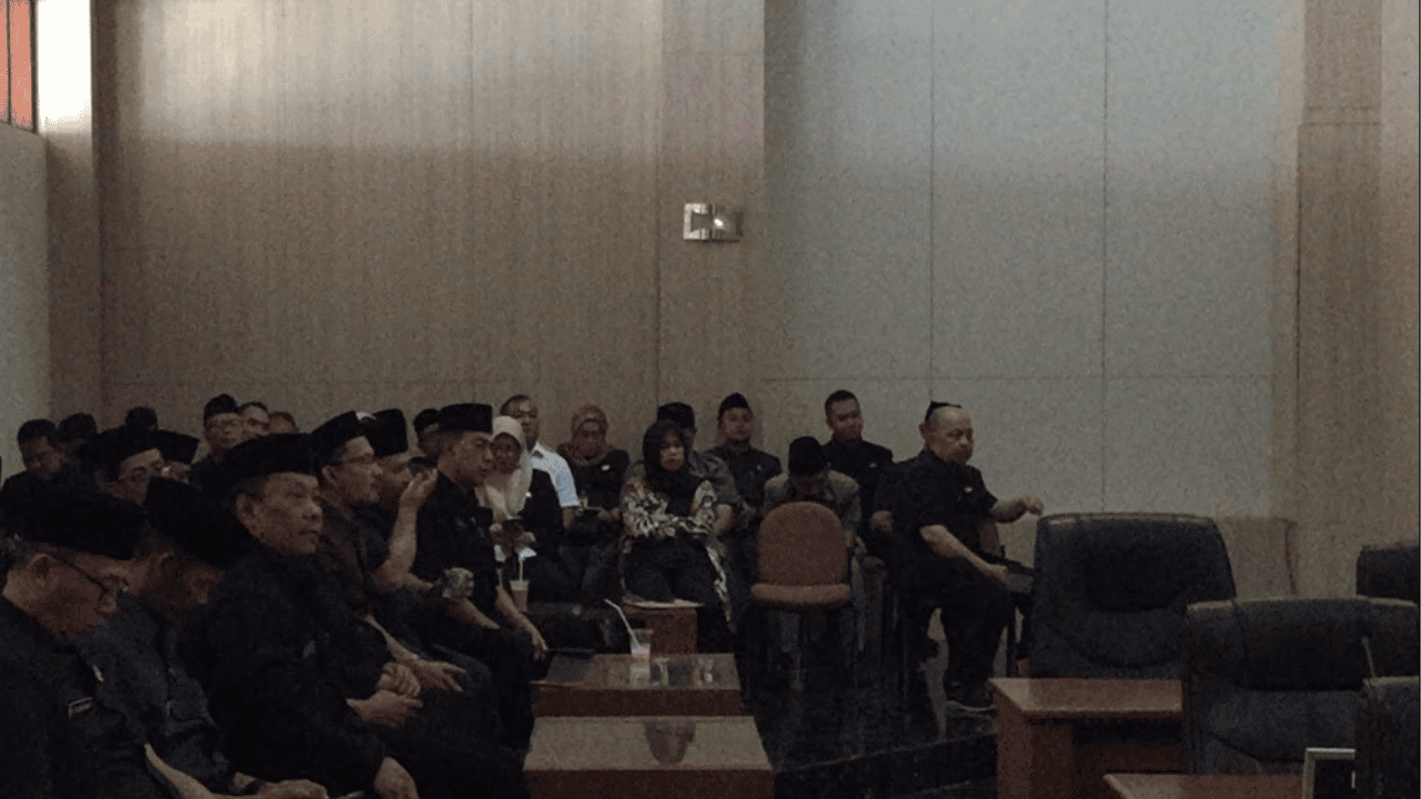 Hadiri Paripurna DPRD, DPMD Sukabumi Ikuti Pembahasan Perubahan SOTK Perangkat Daerah