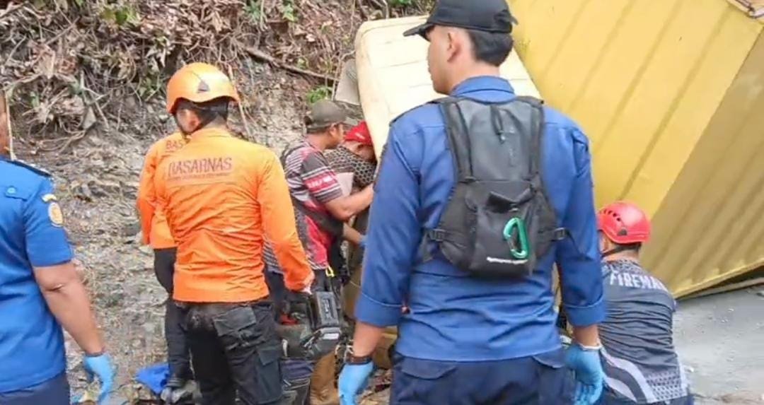 Evakuasi Sopir Truk Box Cisarakan