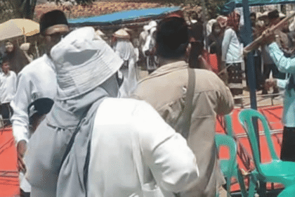 Hembusan Angin Kencang Robohkan Tenda Peserta Upacara Hari Santri di Ciracap Sukabumi