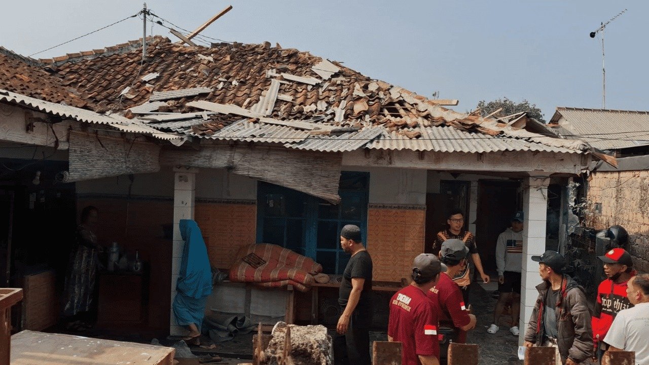 Diterjang Cuaca Ekstrem, 35 Rumah Warga Nyangkowek Cicurug Sukabumi Alami Kerusakan