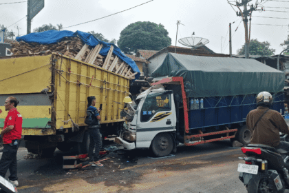 2 Truk Adu Banteng di Parungkuda Sukabumi, Satu Pengemudi Alami Luka Parah