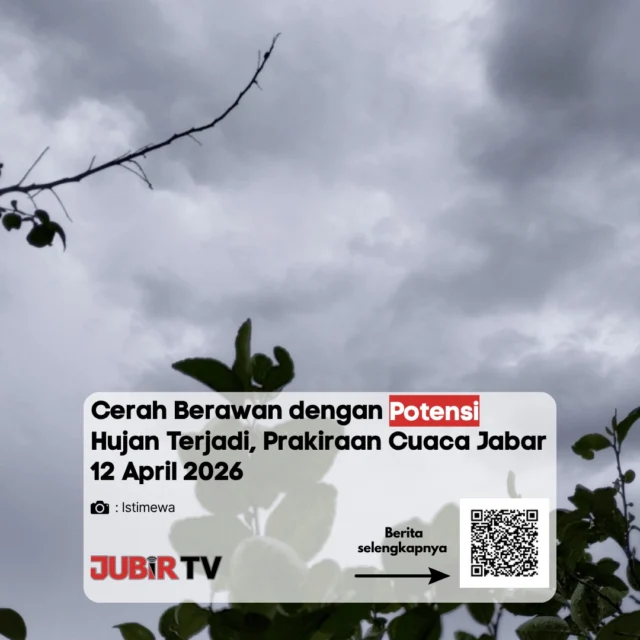 Cuaca Jabar masih berawan, siang berpotensi hujan 🌦️

BMKG memprakirakan kondisi cuaca di Jawa Barat pada 12 April 2026 didominasi berawan sejak pagi, dengan potensi hujan di sejumlah wilayah saat siang hingga sore hari. Pola ini umum terjadi di masa peralihan musim. 

Suhu udara diperkirakan berkisar di angka 21–30 derajat celcius dengan kelembapan cukup tinggi, jadi tetap waspada saat beraktivitas di luar ruangan. 

Jangan sampai terkecoh cuaca pagi yang terlihat cerah ya ☔

Menurut kamu, cuaca kayak gini enak buat aktivitas atau malah bikin ribet? 👇

📌 𝐈𝐧𝐟𝐨 𝐥𝐞𝐧𝐠𝐤𝐚𝐩𝐧𝐲𝐚 𝐜𝐞𝐤 𝐝𝐢 𝐬𝐭𝐨𝐫𝐲 & 𝐬𝐨𝐫𝐨𝐭𝐚𝐧

#jubirtv #jubirtvnewscom #cuacajabar #prakiraancuaca #bmkg #jawabarat #cuacahariini #infocuaca #hujan #beritaterkini