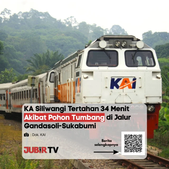 Perjalanan KA Siliwangi sempat tertahan akibat pohon tumbang di jalur Gandasoli–Sukabumi.

Material pohon yang melintang di rel membuat kereta harus berhenti sekitar 34 menit di Stasiun Gandasoli demi memastikan keselamatan penumpang. Petugas bersama warga langsung melakukan evakuasi hingga jalur kembali normal. 

Selain mengganggu perjalanan kereta, pohon tumbang juga sempat menghambat akses jalan di sekitar lokasi.

Menurut kamu, langkah apa yang perlu dilakukan untuk mencegah kejadian seperti ini terulang?

📌 𝐈𝐧𝐟𝐨 𝐥𝐞𝐧𝐠𝐤𝐚𝐩𝐧𝐲𝐚 𝐜𝐞𝐤 𝐝𝐢 𝐬𝐭𝐨𝐫𝐲 & 𝐬𝐨𝐫𝐨𝐭𝐚𝐧

#jubirtv #jubirtvnewscom #sukabumi #jawabarat #kasiliwangi #keretaapi #pohontumbang #transportasi #beritaterkini