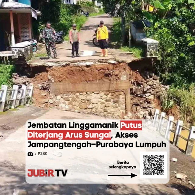 Jembatan Linggamanik di Sukabumi putus diterjang arus sungai, akses warga lumpuh.

Jembatan yang menghubungkan wilayah Jampangtengah–Purabaya ini ambruk setelah hujan deras menyebabkan Sungai Cikurutug meluap dan menggerus fondasi. Akibatnya, jalur vital warga tidak bisa dilalui kendaraan dan harus dialihkan ke rute alternatif. 

Sejumlah warga bahkan terpaksa menggunakan jembatan darurat untuk menyeberang, sementara aktivitas sehari-hari ikut terganggu.

Menurut kamu, seberapa penting percepatan perbaikan infrastruktur seperti ini untuk masyarakat?

📌 𝐈𝐧𝐟𝐨 𝐥𝐞𝐧𝐠𝐤𝐚𝐩𝐧𝐲𝐚 𝐜𝐞𝐤 𝐝𝐢 𝐬𝐭𝐨𝐫𝐲 & 𝐬𝐨𝐫𝐨𝐭𝐚𝐧

#jubirtv #jubirtvnewscom #sukabumi #jawabarat #jembatan #banjir #infrastruktur #bencanaalam #akseswarga #beritaterkini