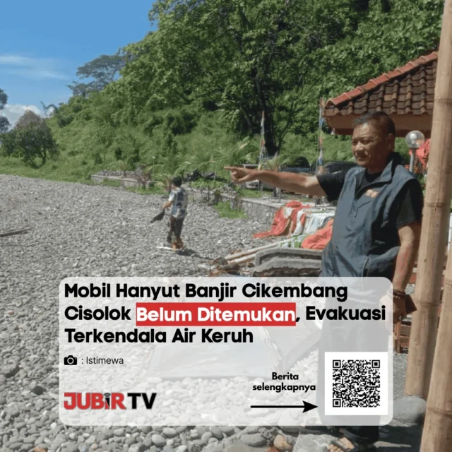 Satu unit mobil yang hanyut akibat banjir di Cikembang, Cisolok, hingga kini masih belum ditemukan.

Banjir terjadi setelah hujan deras membuat Sungai Cikembang meluap dan menyeret tiga mobil milik pengunjung resort. Dua kendaraan berhasil dievakuasi, sementara satu lainnya diduga hanyut hingga ke laut dan masih dalam proses pencarian. 

Proses evakuasi terkendala kondisi air yang keruh dan arus yang cukup deras, sehingga petugas harus berhati-hati dalam melakukan pencarian.

Menurut kamu, apa langkah paling penting untuk mengantisipasi kejadian seperti ini saat berwisata?

📌 𝐈𝐧𝐟𝐨 𝐥𝐞𝐧𝐠𝐤𝐚𝐩𝐧𝐲𝐚 𝐜𝐞𝐤 𝐝𝐢 𝐬𝐭𝐨𝐫𝐲 & 𝐬𝐨𝐫𝐨𝐭𝐚𝐧

#jubirtv #jubirtvnewscom #sukabumi #jawabarat #cisolok #banjir #cuacaekstrem #bencanadaerah #evakuasi #beritaterkini