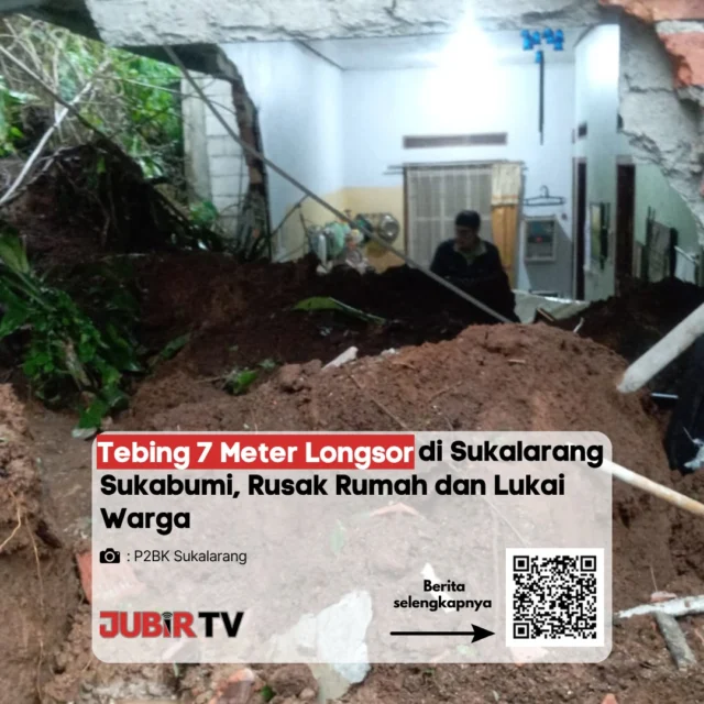 Tebing 7 meter longsor, rumah warga rusak dan korban terluka 😢

Hujan deras yang mengguyur Sukalarang memicu longsornya tebing setinggi 7 meter hingga menghantam satu rumah warga. Akibatnya, bangunan mengalami kerusakan berat dan satu penghuni mengalami luka-luka. 

Korban langsung dievakuasi ke fasilitas kesehatan, sementara satu keluarga terpaksa mengungsi karena rumah sudah tidak layak huni. 

Petugas gabungan masih melakukan penanganan di lokasi dan mengimbau warga untuk tetap waspada, mengingat potensi longsor susulan masih bisa terjadi. 

Menurut kamu, daerah rawan longsor kayak gini perlu relokasi warga atau cukup penanganan sementara? 👇

📌 𝐈𝐧𝐟𝐨 𝐥𝐞𝐧𝐠𝐤𝐚𝐩𝐧𝐲𝐚 𝐜𝐞𝐤 𝐝𝐢 𝐬𝐭𝐨𝐫𝐲 & 𝐬𝐨𝐫𝐨𝐭𝐚𝐧

#jubirtv #jubirtvnewscom #longsor #sukabumi #sukalarang #bencanaalam #cuacaekstrem #jawabarat #waspada #beritaterkini