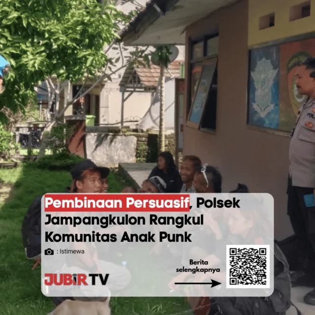Pendekatan humanis dilakukan Polsek Jampangkulon dengan merangkul komunitas anak punk.

Alih-alih penindakan, polisi memilih berdialog dan memberikan pembinaan secara persuasif kepada anak punk yang kerap beraktivitas di area terminal. Mereka diajak untuk menjaga ketertiban, tidak memicu konflik, serta berperilaku lebih baik di tengah masyarakat. 

Langkah ini jadi upaya membangun kesadaran bersama bahwa menjaga keamanan bukan hanya tugas aparat, tapi juga semua elemen masyarakat.

Menurut kamu, pendekatan seperti ini lebih efektif dibanding penindakan langsung gak?

📌 𝐈𝐧𝐟𝐨 𝐥𝐞𝐧𝐠𝐤𝐚𝐩𝐧𝐲𝐚 𝐜𝐞𝐤 𝐝𝐢 𝐬𝐭𝐨𝐫𝐲 & 𝐬𝐨𝐫𝐨𝐭𝐚𝐧

#jubirtv #jubirtvnewscom #sukabumi #jawabarat #jampangkulon #polisi #anakpunk #kamtibmas #pembinaan #beritaterkini