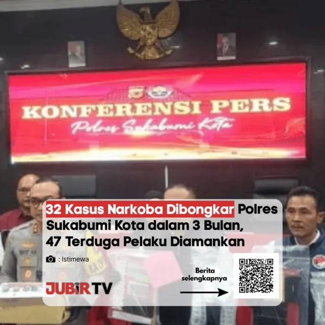 Komitmen pemberantasan narkoba terus ditunjukkan Polres Sukabumi Kota.

Dalam kurun waktu tiga bulan, sebanyak 32 kasus narkoba berhasil diungkap dengan 47 terduga pelaku diamankan. Mayoritas kasus yang terungkap masih didominasi penyalahgunaan sabu, dengan berbagai barang bukti yang turut disita. 

Selain penindakan, upaya pencegahan juga terus dilakukan melalui patroli dan penyuluhan kepada masyarakat agar peredaran narkoba bisa ditekan.

Menurut kamu, peran masyarakat seberapa penting dalam membantu memberantas narkoba di lingkungan sekitar?

📌 𝐈𝐧𝐟𝐨 𝐥𝐞𝐧𝐠𝐤𝐚𝐩𝐧𝐲𝐚 𝐜𝐞𝐤 𝐝𝐢 𝐬𝐭𝐨𝐫𝐲 & 𝐬𝐨𝐫𝐨𝐭𝐚𝐧

#jubirtv #jubirtvnewscom #sukabumi #jawabarat #narkoba #polisi #kriminalitas #pencegahannarkoba #beritaterkini