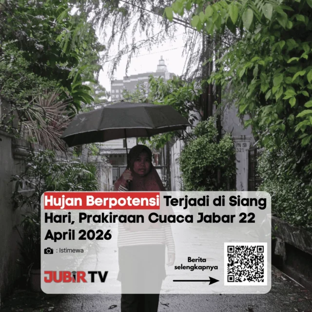 Prakiraan cuaca Jawa Barat pada 22 April 2026, hujan berpotensi turun di siang hari.

Pada pagi hari, cuaca umumnya cerah berawan. Namun memasuki siang hingga sore, sebagian besar wilayah diperkirakan mengalami hujan dengan intensitas ringan hingga lebat, bahkan berpotensi disertai petir. 

Untuk wilayah Sukabumi, kondisi berawan di pagi hari akan berlanjut menjadi hujan saat siang, lalu kembali berawan pada malam hari. 

Masyarakat diimbau tetap waspada terhadap perubahan cuaca dan menyiapkan perlengkapan seperti payung atau jas hujan saat beraktivitas di luar.

Menurut kamu, hujan di siang hari ini lebih mengganggu aktivitas atau justru bikin suasana jadi adem?

📌 𝐈𝐧𝐟𝐨 𝐥𝐞𝐧𝐠𝐤𝐚𝐩𝐧𝐲𝐚 𝐜𝐞𝐤 𝐝𝐢 𝐬𝐭𝐨𝐫𝐲 & 𝐬𝐨𝐫𝐨𝐭𝐚𝐧

#jubirtv #jubirtvnewscom #jawabarat #cuaca #prakiraancuaca #hujan #bmkg #infocuaca #waspada #beritaterkini