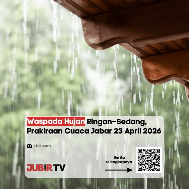 Prakiraan cuaca di wilayah Jawa Barat pada 23 April 2026 didominasi hujan ringan hingga sedang 🌧️

Kondisi ini berpotensi terjadi di sebagian besar daerah, terutama saat siang hingga malam hari. Warga diimbau tetap waspada, terutama saat beraktivitas di luar rumah. 

Cuaca yang tidak menentu seperti ini juga bisa berdampak pada aktivitas harian, jadi penting untuk tetap siap dengan perlengkapan seperti payung atau jas hujan.

Tetap jaga kondisi dan sesuaikan aktivitas dengan situasi cuaca.

📌 𝐈𝐧𝐟𝐨 𝐥𝐞𝐧𝐠𝐤𝐚𝐩𝐧𝐲𝐚 𝐜𝐞𝐤 𝐝𝐢 𝐬𝐭𝐨𝐫𝐲 & 𝐬𝐨𝐫𝐨𝐭𝐚𝐧

#jubirtv #jubirtvnewscom #jawabarat #cuaca #prakiraancuaca #hujan #bmkg #beritaterkini #infocuaca
