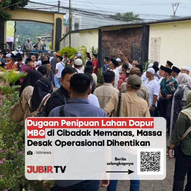 Kasus dugaan penipuan lahan dapur MBG di Cibadak memanas.

Sejumlah massa mendesak agar operasional dapur dihentikan sementara, menyusul polemik sengketa lahan yang belum tuntas. Aksi ini muncul sebagai bentuk kekecewaan dan tuntutan kejelasan atas status lahan tersebut. 

Kasus ini sendiri berkaitan dengan dugaan penipuan jual beli tanah, di mana lahan yang sudah dibeli dan dibangun justru diduga berpindah tangan ke pihak lain tanpa sepengetahuan korban. Kerugian yang dialami ditaksir mencapai miliaran rupiah. 

Saat ini, proses hukum masih berjalan dan warga berharap ada kejelasan serta penyelesaian yang adil agar persoalan tidak semakin meluas.

📌 𝐈𝐧𝐟𝐨 𝐥𝐞𝐧𝐠𝐤𝐚𝐩𝐧𝐲𝐚 𝐜𝐞𝐤 𝐝𝐢 𝐬𝐭𝐨𝐫𝐲 & 𝐬𝐨𝐫𝐨𝐭𝐚𝐧

#jubirtv #jubirtvnewscom #sukabumi #cibadak #mbg #sengketalahan #dugaanpenipuan #beritaterkini #jawabarat