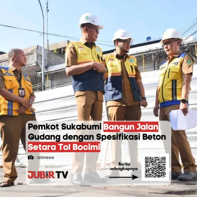 Pemkot Sukabumi membangun Jalan Gudang dengan spesifikasi beton setara jalan tol.

Perbaikan ini menggunakan beton mutu tinggi dengan ketebalan sekitar 40 cm, agar lebih kuat, tahan lama, dan aman dilalui kendaraan, terutama di jalur dengan mobilitas tinggi. 

Proyek sepanjang kurang lebih 1,2 km ini dikebut penyelesaiannya dalam waktu sekitar 60–70 hari, sebagai respons atas kondisi jalan sebelumnya yang rusak dan kerap memicu kecelakaan. 

Menurut kamu, apakah peningkatan kualitas jalan seperti ini sudah jadi solusi jangka panjang untuk mengurangi kerusakan jalan?

📌 𝐈𝐧𝐟𝐨 𝐥𝐞𝐧𝐠𝐤𝐚𝐩𝐧𝐲𝐚 𝐜𝐞𝐤 𝐝𝐢 𝐬𝐭𝐨𝐫𝐲 & 𝐬𝐨𝐫𝐨𝐭𝐚𝐧

#jubirtv #jubirtvnewscom #sukabumi #jawabarat #infrastruktur #jalan #jalanbeton #pembangunan #transportasi #beritaterkini
