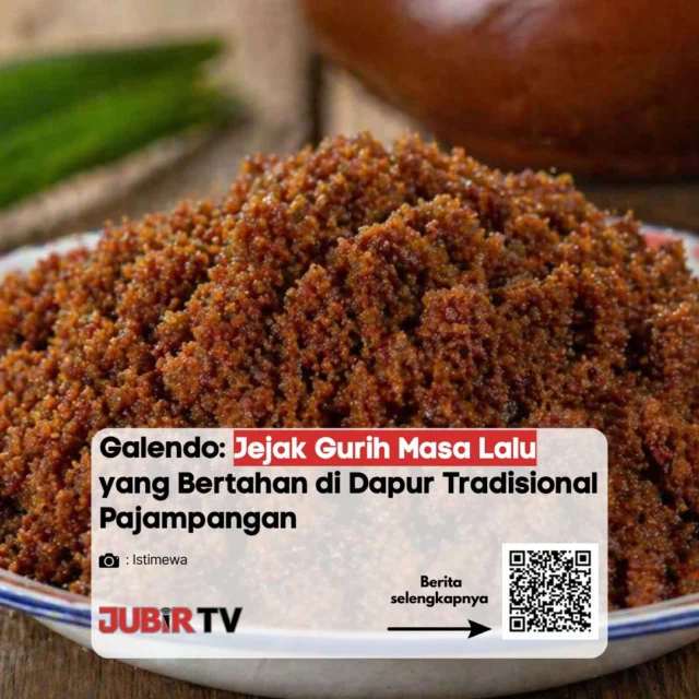 Galendo, camilan tradisional khas Pajampangan, masih bertahan di tengah perubahan zaman.

Terbuat dari ampas kelapa sisa pembuatan minyak tradisional, galendo punya rasa gurih dengan sedikit manis alami. Dulu mudah ditemukan, sekarang mulai jarang karena proses pembuatannya yang makin ditinggalkan. 

Meski sederhana, galendo jadi bagian dari jejak kuliner lama yang masih dijaga di dapur-dapur tradisional.

Masih ada yang pernah coba galendo?

📌 𝐈𝐧𝐟𝐨 𝐥𝐞𝐧𝐠𝐤𝐚𝐩𝐧𝐲𝐚 𝐜𝐞𝐤 𝐝𝐢 𝐬𝐭𝐨𝐫𝐲 & 𝐬𝐨𝐫𝐨𝐭𝐚𝐧

#jubirtv #jubirtvnewscom #sukabumi #pajampangan #galendo #kulinertradisional #jawabarat #kulinernusantara #beritaterkini