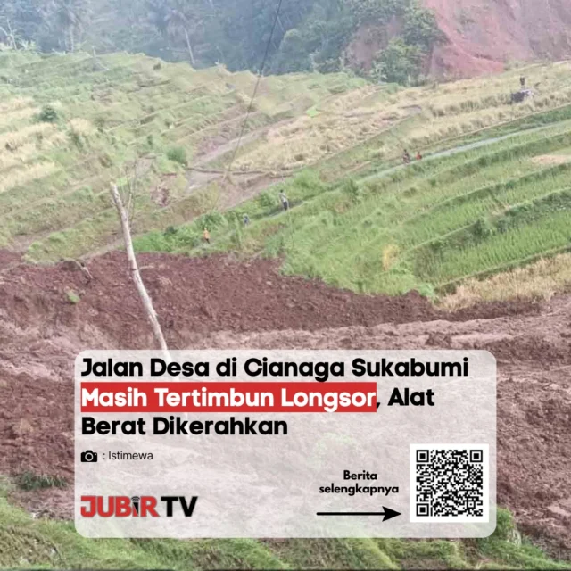 Jalan desa di Cianaga, Kabandungan, Sukabumi masih tertimbun longsor dan belum bisa dibersihkan secara manual.

Material longsor yang cukup luas menutup akses jalan antar dusun sekaligus menimbun area persawahan warga. Penanganan pun harus menggunakan alat berat karena kondisi tidak memungkinkan jika dilakukan secara biasa. 

Satu unit excavator dari Dinas PU sudah dikerahkan dan dijadwalkan mulai beroperasi untuk membersihkan material longsor. 

Longsor sendiri dipicu ambrolnya saluran irigasi, yang kemudian membawa material tanah hingga menutup jalan dan lahan pertanian warga. 

Semoga proses penanganan berjalan lancar dan akses warga bisa segera normal kembali.

📌 𝐈𝐧𝐟𝐨 𝐥𝐞𝐧𝐠𝐤𝐚𝐩𝐧𝐲𝐚 𝐜𝐞𝐤 𝐝𝐢 𝐬𝐭𝐨𝐫𝐲 & 𝐬𝐨𝐫𝐨𝐭𝐚𝐧

#jubirtv #jubirtvnewscom #sukabumi #kabandungan #longsor #bencanadaerah #jawabarat #alatberat #infrastruktur #beritaterkini