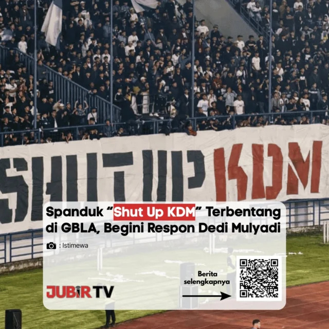 Spanduk “Shut Up KDM” yang terbentang di GBLA saat laga Persib vs Arema akhirnya ditanggapi langsung oleh Dedi Mulyadi.

Ia justru merespons dengan santai dan berterima kasih kepada Bobotoh. Menurutnya, pesan dalam spanduk itu bisa dipahami sebagai pengingat agar sepak bola tetap profesional dan tidak dicampuri kepentingan politik. 

Dedi juga mengaku menerima kritik tersebut sebagai bentuk kepedulian suporter terhadap Persib.

📌 𝐈𝐧𝐟𝐨 𝐥𝐞𝐧𝐠𝐤𝐚𝐩𝐧𝐲𝐚 𝐜𝐞𝐤 𝐝𝐢 𝐬𝐭𝐨𝐫𝐲 & 𝐬𝐨𝐫𝐨𝐭𝐚𝐧

#jubirtv #jubirtvnewscom #persib #gbla #dedimulyadi #bobotoh #sepakbola #jawabarat #beritaterkini