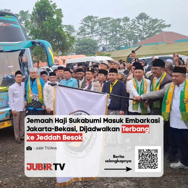 Sebanyak 62 jemaah haji asal Kabupaten Sukabumi telah masuk Embarkasi Jakarta-Bekasi dan dijadwalkan terbang ke Jeddah pada Jumat pagi.

Jemaah tergabung dalam Kloter 13 JKS dan akan diberangkatkan ke Bandara Soekarno-Hatta sekitar pukul 04.10 WIB, sebelum take off menuju Arab Saudi pukul 09.10 WIB. 

Pemerintah berharap seluruh jemaah, khususnya lansia, tetap menjaga kesehatan agar ibadah berjalan lancar.

Menurut kamu, persiapan fisik jadi faktor paling penting saat berangkat haji?

📌 𝐈𝐧𝐟𝐨 𝐥𝐞𝐧𝐠𝐤𝐚𝐩𝐧𝐲𝐚 𝐜𝐞𝐤 𝐝𝐢 𝐬𝐭𝐨𝐫𝐲 & 𝐬𝐨𝐫𝐨𝐭𝐚𝐧

#jubirtv #jubirtvnewscom #sukabumi #haji2026 #jemaaahaji #embarkasibekasi #beritasukabumi #jawabarat
