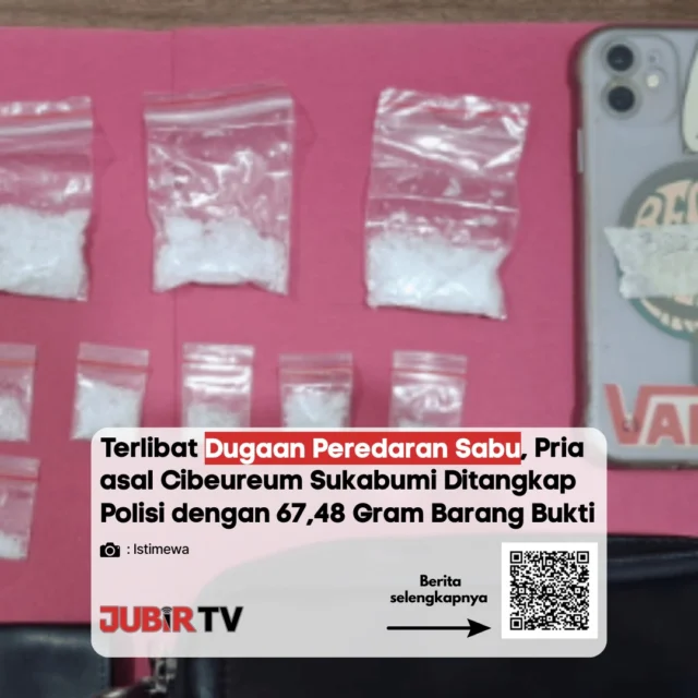 Gempur Narkoba! Pria Asal Cibeureum Diamankan Beserta 6,748 Gram Sabu 🚨📦

Polres Sukabumi Kota bergerak cepat mengamankan seorang terduga pengedar narkotika di kawasan Cibeureum. Dari tangan pelaku, polisi berhasil menyita barang bukti sabu siap edar dengan berat total 6,748 gram.

Langkah tegas ini diambil demi menjaga keamanan dan ketertiban di Kota Sukabumi. Jauhi narkoba sebelum menyesal, laporkan jika melihat aktivitas mencurigakan di sekitarmu! 🛑✨

📌 𝐈𝐧𝐟𝐨 𝐥𝐞𝐧𝐠𝐤𝐚𝐩𝐧𝐲𝐚 𝐜𝐞𝐤 𝐝𝐢 𝐬𝐭𝐨𝐫𝐲 & 𝐬𝐨𝐫𝐨𝐭𝐚𝐧

#jubirtv #jubirtvnewscom #narkoba #sabu #polressukabumikota #sukabumikota #beritasukabumi #kriminal #hukum #cibeureum #infonarkoba #kotasukabumi
