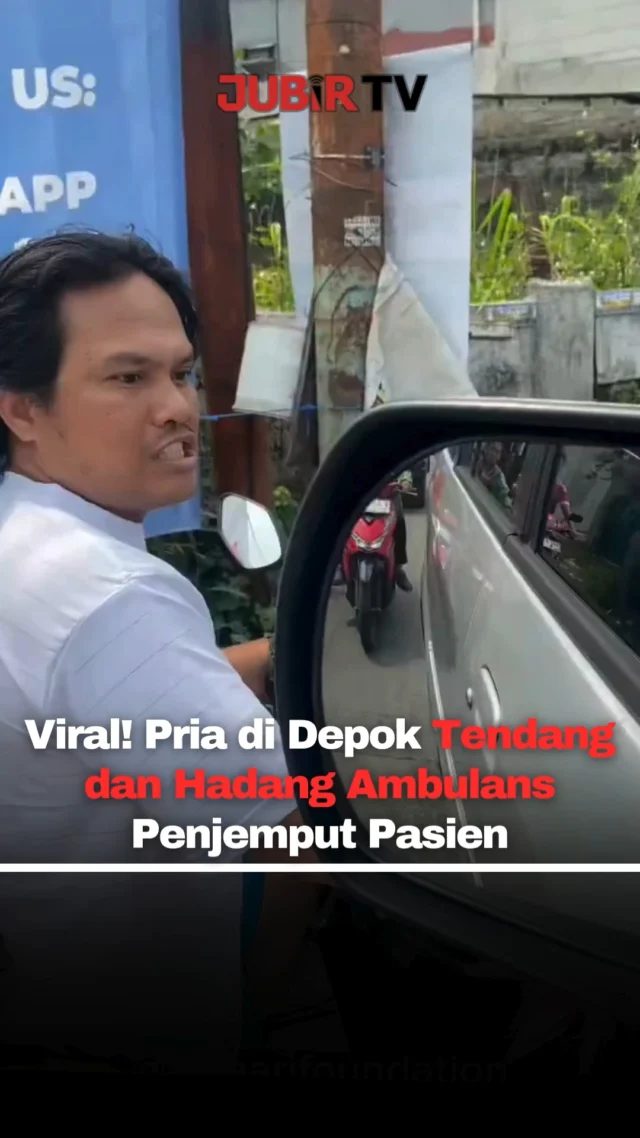 Viral di media sosial, seorang pria di kawasan Sukmajaya, Depok, diduga menghalangi dan merusak ambulans yang sedang menuju lokasi penjemputan pasien kecelakaan. Pelaku bahkan disebut menendang pintu ambulans hingga kembali menghadang kendaraan di tengah perjalanan. Polisi kini telah mengamankan pria tersebut untuk pemeriksaan lebih lanjut.

Sc : Berbagai Sumber
Editor : Tino

#jubirtv #jubirtvnewscom #depok #ambulans #viralindonesia #polisi #sukmajaya #beritaviral #penghadanganambulans #jawabarat #breakingnews #viralhariini