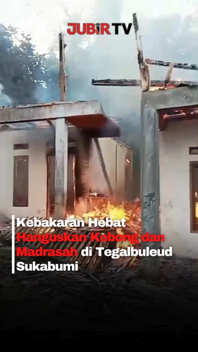 Kebakaran hebat melanda kobong sekaligus madrasah di Kampung Cilame, Desa Buniasih, Kecamatan Tegalbuleud, Kabupaten Sukabumi, Minggu sore. Bangunan dua lantai berbahan kayu itu diduga terbakar akibat korsleting listrik hingga menghanguskan perlengkapan santri dan sekitar 1,5 ton padi.

Beruntung tidak ada korban jiwa dalam kejadian tersebut, namun kerugian ditaksir mencapai Rp200 juta.

Editor: Tino

#jubirtv #jubirtvnewscom #kebakaran #sukabumi #tegalbuleud #madrasah #kobong #beritaviral #jawabarat #breakingnews #kebakaransukabumi #viralindonesia