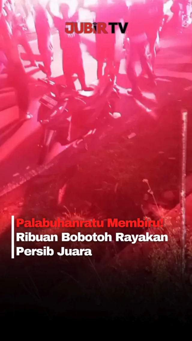 PERSIB AING JUARA! 💙🏆

Palabuhanratu berubah jadi lautan biru usai Persib Bandung memastikan gelar juara Super League 2025/2026. Ribuan Bobotoh turun ke jalan menggelar konvoi kemenangan meski laga kontra Persijap Jepara berakhir imbang 0-0.

Sorak sorai, flare, bendera Persib, hingga klakson kendaraan menggema di sepanjang jalan. Dari anak-anak sampai orang tua ikut larut dalam euforia kemenangan Maung Bandung.

Persib juara, Bobotoh bahagia! 💙🔥

Editor: Tino

@persib 

#jubirtv #jubirtvnewscom #persib #persibjuara #bobotoh #palabuhanratu #sukabumi #konvoipersib #maungbandung #superleague #viraljabar #beritaviral
