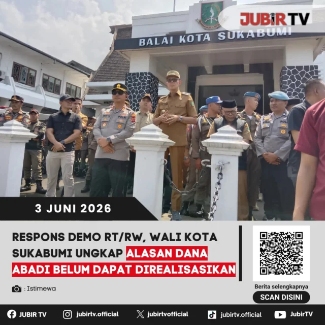 Menanggapi aksi unjuk rasa perangkat RT/RW dalam Aksi 2.6.26, Wali Kota Sukabumi memberikan klarifikasi terkait belum terealisasinya program dana abadi yang dituntut massa. Wali Kota menjelaskan bahwa terdapat kendala administratif dan regulasi yang menjadi penghambat utama dalam proses pencairan anggaran tersebut. Ia menegaskan bahwa pemerintah daerah berkomitmen untuk memenuhi hak-hak perangkat wilayah, namun tetap harus memastikan seluruh mekanisme penggunaan anggaran sesuai dengan aturan hukum yang berlaku agar tidak menyalahi prosedur. Pemerintah pun membuka ruang dialog lebih lanjut untuk memberikan kepastian kepada para pengurus RT/RW mengenai tahapan realisasi program tersebut.

📌 𝐈𝐧𝐟𝐨 𝐥𝐞𝐧𝐠𝐤𝐚𝐩𝐧𝐲𝐚 𝐜𝐞𝐤 𝐝𝐢 𝐬𝐭𝐨𝐫𝐲 & 𝐬𝐨𝐫𝐨𝐭𝐚𝐧

#jubirtv #jubirtvnewscom #sukabumi #kotasukabumi #rt #rw #danaabadi #pemkotsukabumi #kebijakanpublik #aspirasiwarga #beritaterkini