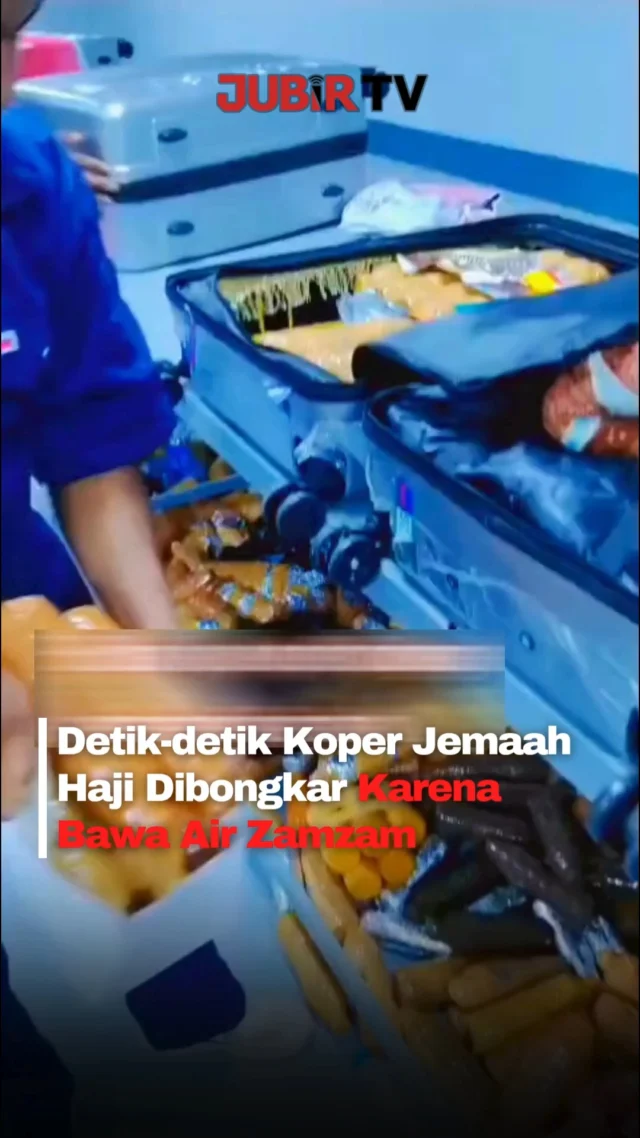 Bagi jemaah haji yang akan kembali ke Indonesia, ada satu hal penting yang perlu diperhatikan. Air zamzam tidak diperbolehkan dibawa di dalam koper bagasi maupun tas kabin selama penerbangan.

Jemaah tidak perlu khawatir karena setiap orang tetap akan menerima jatah air zamzam kemasan 5 liter yang disalurkan saat tiba di Tanah Air melalui debarkasi masing-masing.

Petugas akan memeriksa seluruh koper menggunakan X-ray. Jika ditemukan air zamzam dalam barang bawaan, koper akan dibuka dan air tersebut dikeluarkan demi memenuhi aturan keselamatan penerbangan.

Sc: Berbagai Sumber
Editor: Tino

#jubirtv #jubirtvnewscom #haji2026 #jemaahhaji #airzamzam #infohaji #hajiindonesia #kemenag #tanahsuci #hajiviral #beritahaji #jamaahhaji