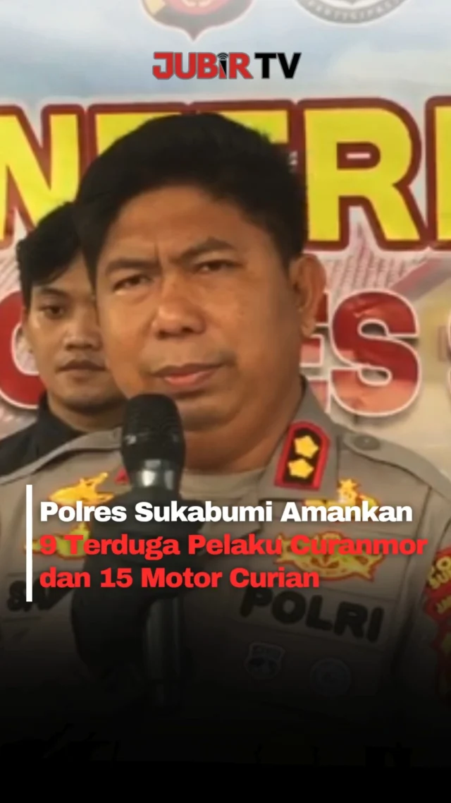 Polres Sukabumi berhasil mengungkap kasus pencurian kendaraan bermotor dalam Operasi Jaran Lodaya 2026 yang berlangsung sejak akhir Mei hingga awal Juni.

Sebanyak 9 terduga pelaku diamankan, terdiri dari 7 pelaku pencurian dan 2 penadah. Polisi juga menyita 15 unit sepeda motor hasil curian yang beroperasi di wilayah Kabupaten Sukabumi. Dari jumlah tersebut, 3 pelaku diketahui merupakan residivis kasus serupa.

Kapolres Sukabumi AKBP Samian menyebut aksi curanmor yang dilakukan para pelaku telah dijadikan sebagai mata pencaharian untuk memperoleh keuntungan dari hasil penjualan kendaraan curian.

Dalam kesempatan yang sama, Polres Sukabumi turut menyerahkan kembali sejumlah kendaraan yang berhasil diamankan kepada pemilik sahnya tanpa dipungut biaya.

Editor: Tino

#jubirtv #jubirtvnewscom #curanmor #polressukabumi #sukabumi #operasijaranlodaya #beritasukabumi #motorcurian #kriminalsukabumi #jawabarat #infokriminal #beritaviral