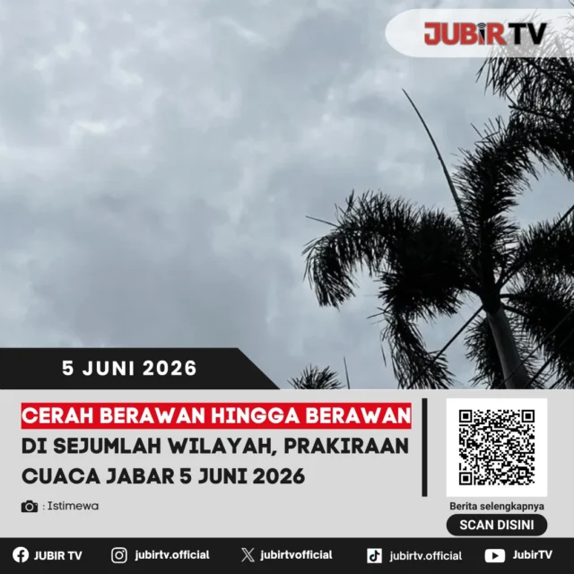 Memasuki hari Jumat, 5 Juni 2026, Badan Meteorologi, Klimatologi, dan Geofisika (BMKG) memprakirakan kondisi cuaca di wilayah Jawa Barat akan didominasi oleh cuaca cerah berawan hingga berawan. Kondisi ini diperkirakan akan berlangsung di sebagian besar wilayah, memberikan suhu yang relatif stabil dan mendukung bagi masyarakat yang akan memulai aktivitas akhir pekan. Meski cuaca terpantau kondusif, masyarakat tetap diimbau untuk selalu memantau informasi resmi dari BMKG terkait perkembangan cuaca lokal, terutama bagi warga yang beraktivitas di luar ruangan sepanjang hari.

📌 𝐈𝐧𝐟𝐨 𝐥𝐞𝐧𝐠𝐤𝐚𝐩𝐧𝐲𝐚 𝐜𝐞𝐤 𝐝𝐢 𝐬𝐭𝐨𝐫𝐲 & 𝐬𝐨𝐫𝐨𝐭𝐚𝐧

#jubirtv #jubirtvnewscom #prakiraancuaca #bmkg #jawabarat #infojabar #cuacahariini #cerahberawan #berawan #infocuaca #beritaterkini