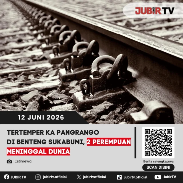 Dua perempuan yang menjadi korban kecelakaan dengan KA Pangrango di perlintasan rel kawasan Benteng, Kota Sukabumi, dilaporkan meninggal dunia setelah sempat menjalani perawatan intensif di rumah sakit. Insiden tragis tersebut terjadi saat sepeda motor yang mereka tumpangi melintasi jalur rel ketika kereta melaju dari arah Sukabumi menuju Bogor.

PT KAI kembali mengimbau masyarakat agar tidak melintasi perlintasan liar dan selalu mengutamakan keselamatan dengan memastikan kondisi aman sebelum menyeberangi rel kereta api. Kedisiplinan pengguna jalan menjadi kunci untuk mencegah terulangnya kejadian serupa.

📌 𝐈𝐧𝐟𝐨 𝐥𝐞𝐧𝐠𝐤𝐚𝐩𝐧𝐲𝐚 𝐜𝐞𝐤 𝐝𝐢 𝐬𝐭𝐨𝐫𝐲 & 𝐬𝐨𝐫𝐨𝐭𝐚𝐧

#jubirtv #jubirtvnewscom #kapangrango #kecelakaankereta #sukabumi #kotasukabumi #warudoyong #beritasukabumi #jawabarat #keselamatanberkendara #infokriminal #beritaterkini