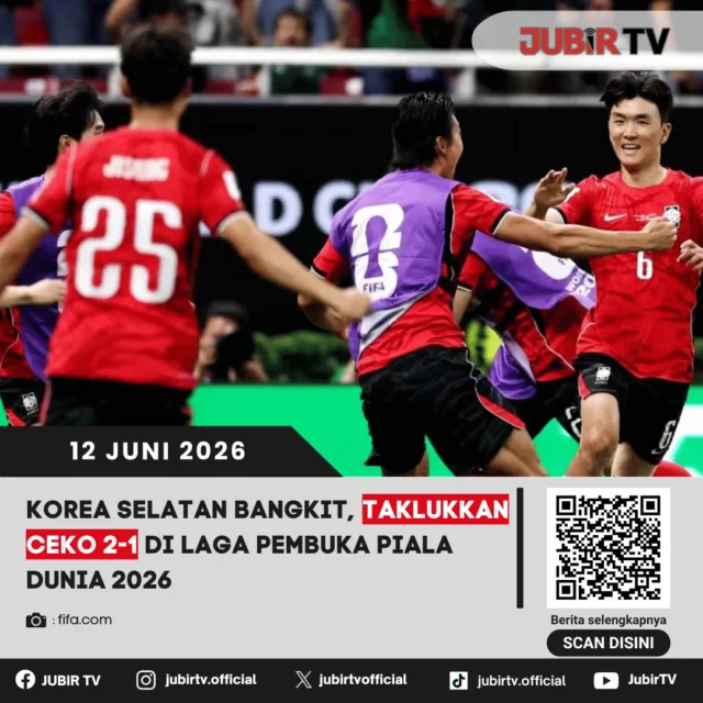 Korea Selatan memulai langkahnya di Piala Dunia 2026 dengan kemenangan dramatis 2-1 atas Republik Ceko pada laga perdana Grup A. Sempat tertinggal lebih dulu lewat gol Ladislav Krejčí, Taegeuk Warriors mampu bangkit melalui aksi Hwang In-beom dan Oh Hyeon-gyu untuk membalikkan keadaan.

Kemenangan ini menjadi modal berharga bagi Korea Selatan dalam persaingan menuju fase gugur. Mental pantang menyerah yang ditunjukkan pasukan Hong Myung-bo menjadi sorotan, terlebih mereka berhasil meraih tiga poin penting di tengah tekanan laga pembuka.

📌 𝐈𝐧𝐟𝐨 𝐥𝐞𝐧𝐠𝐤𝐚𝐩𝐧𝐲𝐚 𝐜𝐞𝐤 𝐝𝐢 𝐬𝐭𝐨𝐫𝐲 & 𝐬𝐨𝐫𝐨𝐭𝐚𝐧

#jubirtv #jubirtvnewscom #pialadunia2026 #koreaselatan #ceko #fifaworldcup #sonheungmin #hwanginbeom #beritabola #sepakboladunia #worldcup2026 #hasilpertandingan