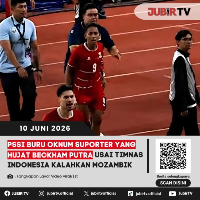 PSSI memastikan akan memburu oknum suporter yang diduga menghujat Beckham Putra usai laga FIFA Matchday antara Timnas Indonesia melawan Mozambik. Insiden tersebut terjadi setelah Skuad Garuda menang 1-0 di Stadion Utama Gelora Bung Karno (SUGBK), Jakarta.

Sekjen PSSI, Yunus Nusi, menegaskan pihaknya akan menelusuri identitas pelaku melalui rekaman CCTV dan dokumentasi yang tersedia. PSSI juga membuka kemungkinan memberikan sanksi larangan masuk stadion bagi oknum yang terbukti melakukan tindakan tersebut. Federasi mengingatkan agar rivalitas antarklub tidak dibawa saat mendukung Timnas Indonesia.

📌 𝐈𝐧𝐟𝐨 𝐥𝐞𝐧𝐠𝐤𝐚𝐩𝐧𝐲𝐚 𝐜𝐞𝐤 𝐝𝐢 𝐬𝐭𝐨𝐫𝐲 & 𝐬𝐨𝐫𝐨𝐭𝐚𝐧

#jubirtv #jubirtvnewscom #timnasindonesia #pssi #beckhamputra #mozambik #fifamatchday #sugbk #beritabola #sepakbolaindonesia #garuda #timnashariini
