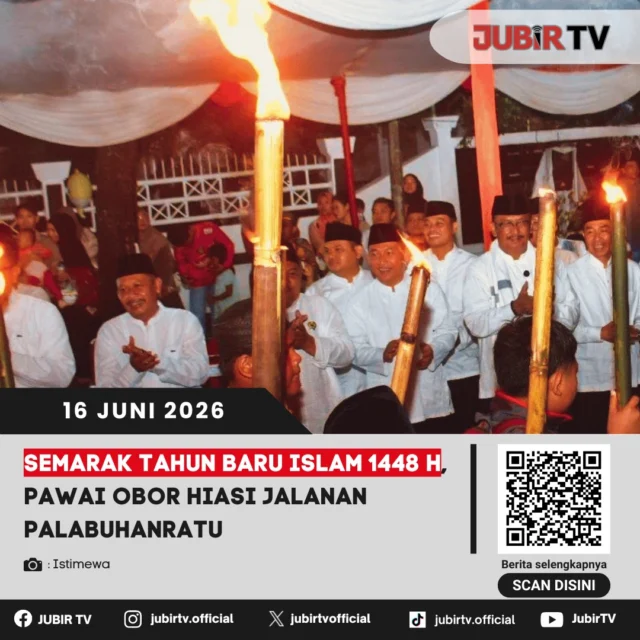 Ribuan warga memadati jalanan Palabuhanratu dalam pawai obor menyambut Tahun Baru Islam 1448 Hijriah. Cahaya obor dan lantunan shalawat menciptakan suasana religius yang penuh kebersamaan.

Seperti apa kemeriahan pawai yang menjadi tradisi tahunan ini?

📌 𝐈𝐧𝐟𝐨 𝐥𝐞𝐧𝐠𝐤𝐚𝐩𝐧𝐲𝐚 𝐜𝐞𝐤 𝐝𝐢 𝐬𝐭𝐨𝐫𝐲 & 𝐬𝐨𝐫𝐨𝐭𝐚𝐧

#jubirtv #jubirtvnewscom #tahunbaruislam #1muharram1448h #pawaiobor #palabuhanratu #sukabumi #syiarislam #beritasukabumi #jawabarat #muharram1448h #infoterkini