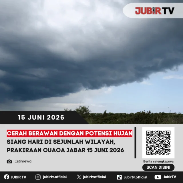 Badan Meteorologi, Klimatologi, dan Geofisika (BMKG) memprakirakan cuaca di sejumlah wilayah Jawa Barat pada Senin (15/6/2026) didominasi kondisi cerah berawan sejak pagi hari. Namun, masyarakat perlu mewaspadai potensi hujan ringan hingga sedang yang dapat terjadi pada siang hingga sore hari di beberapa daerah.

Masyarakat yang memiliki aktivitas di luar ruangan diimbau untuk tetap memantau perkembangan cuaca terkini serta menyiapkan perlengkapan seperti payung atau jas hujan guna mengantisipasi perubahan cuaca yang dapat terjadi sewaktu-waktu.

📌 𝐈𝐧𝐟𝐨 𝐥𝐞𝐧𝐠𝐤𝐚𝐩𝐧𝐲𝐚 𝐜𝐞𝐤 𝐝𝐢 𝐬𝐭𝐨𝐫𝐲 & 𝐬𝐨𝐫𝐨𝐭𝐚𝐧

#jubirtv #jubirtvnewscom #cuacajabar #prakiraancuaca #bmkg #cuacahariini #jawabarat #infocuaca #cerahberawan #hujan #beritajabar #cuacaterkini