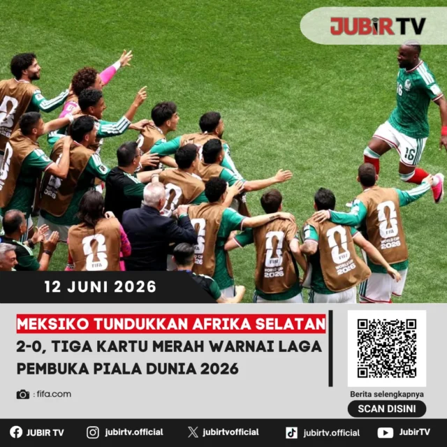 Meksiko membuka perjalanan di Piala Dunia 2026 dengan kemenangan 2-0 atas Afrika Selatan dalam laga pembuka yang berlangsung panas. Dua gol kemenangan tuan rumah dibukukan Julian Quiñones dan Raúl Jiménez, sementara pertandingan juga diwarnai tiga kartu merah yang membuat tensi laga semakin tinggi.

Afrika Selatan harus mengakhiri pertandingan dengan sembilan pemain setelah dua kartu merah diterima, sedangkan Meksiko juga kehilangan satu pemain di penghujung laga. Kemenangan ini menjadi modal penting bagi El Tri untuk menatap pertandingan berikutnya di fase grup.

📌 𝐈𝐧𝐟𝐨 𝐥𝐞𝐧𝐠𝐤𝐚𝐩𝐧𝐲𝐚 𝐜𝐞𝐤 𝐝𝐢 𝐬𝐭𝐨𝐫𝐲 & 𝐬𝐨𝐫𝐨𝐭𝐚𝐧

#jubirtv #jubirtvnewscom #pialadunia2026 #meksiko #afrikaselatan #fifaworldcup #beritabola #sepakboladunia #eltri #bafanabafana #hasilpertandingan #worldcup2026