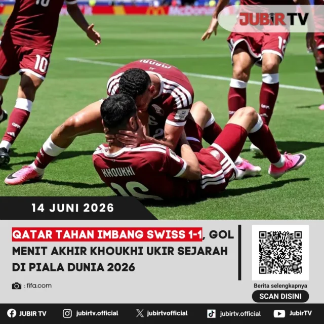 Qatar mencetak sejarah di Piala Dunia 2026 setelah berhasil meraih poin perdana mereka di putaran final usai menahan imbang Swiss 1-1. Sempat tertinggal melalui gol penalti Breel Embolo, The Maroons bangkit lewat gol dramatis Boualem Khoukhi pada masa injury time yang membuat Levi's Stadium bergemuruh.

Hasil ini menjaga asa Qatar untuk melangkah lebih jauh di Grup B. Mental pantang menyerah yang ditunjukkan pasukan Julen Lopetegui menjadi sorotan, sekaligus menandai pencapaian bersejarah bagi negara Timur Tengah tersebut di panggung sepak bola dunia.

📌 𝐈𝐧𝐟𝐨 𝐥𝐞𝐧𝐠𝐤𝐚𝐩𝐧𝐲𝐚 𝐜𝐞𝐤 𝐝𝐢 𝐬𝐭𝐨𝐫𝐲 & 𝐬𝐨𝐫𝐨𝐭𝐚𝐧

#jubirtv #jubirtvnewscom #pialadunia2026 #qatar #swiss #boualemkhoukhi #akramafif #granitxhaka #fifaworldcup #hasilpertandingan #beritabola #worldcup2026